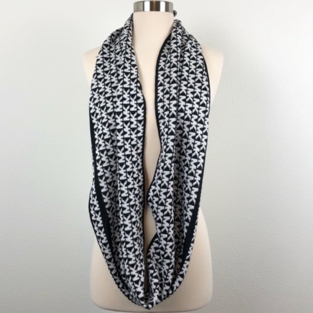 MK Infinity Scarf